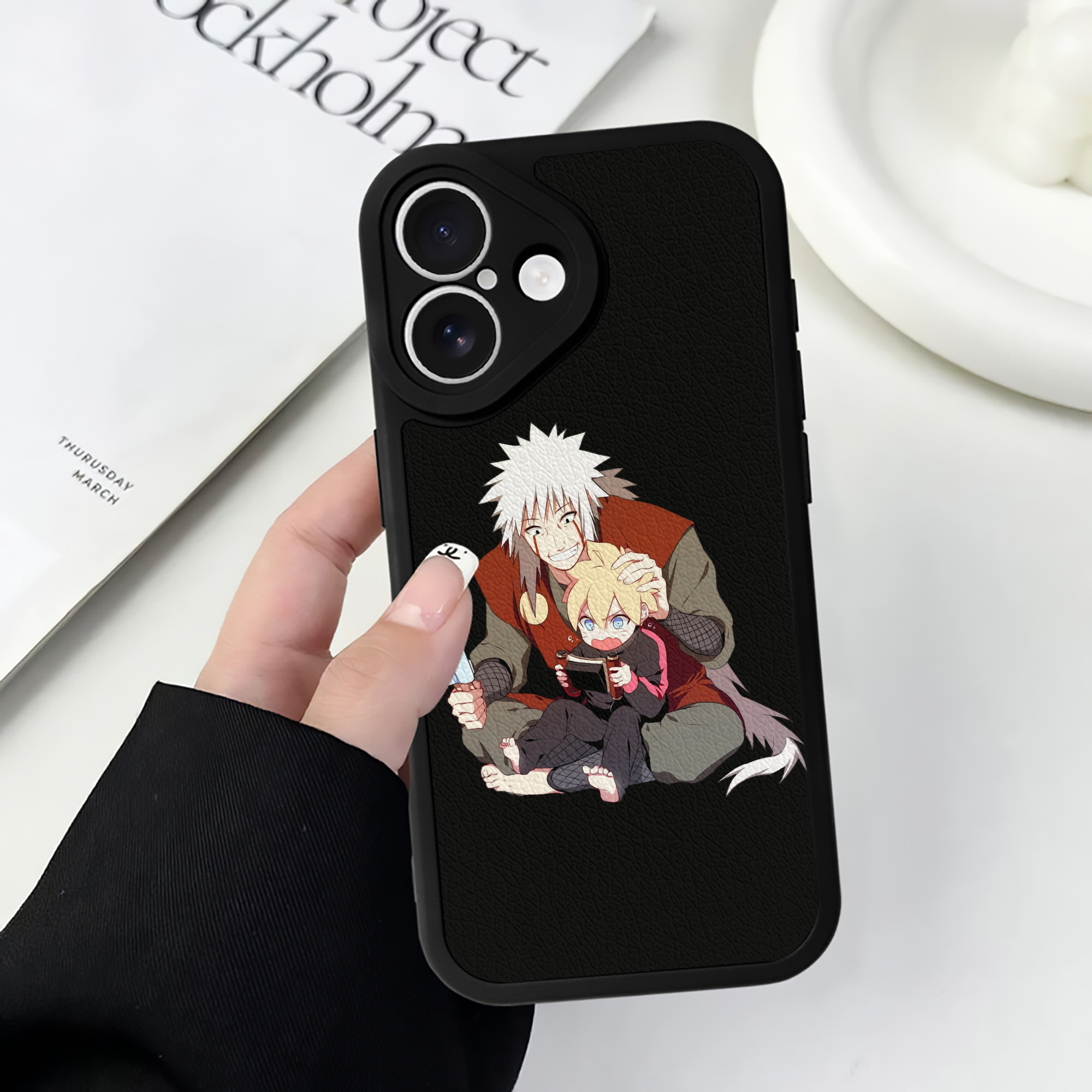 （画像用） NARUTO -ナルト- 自来也（じらいや） Jiraiya 【iPhone 16シリーズ対応】シリコンスマホケース（レザー調） 材質：シリコン